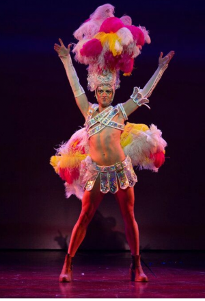 Philip Schnetler as Felicia in Priscilla. 